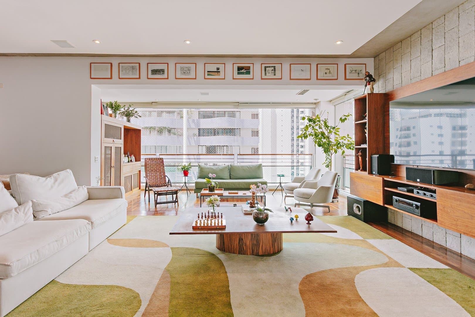 Edifício novo com andar alto e cozinha gourmet com forno a lenha