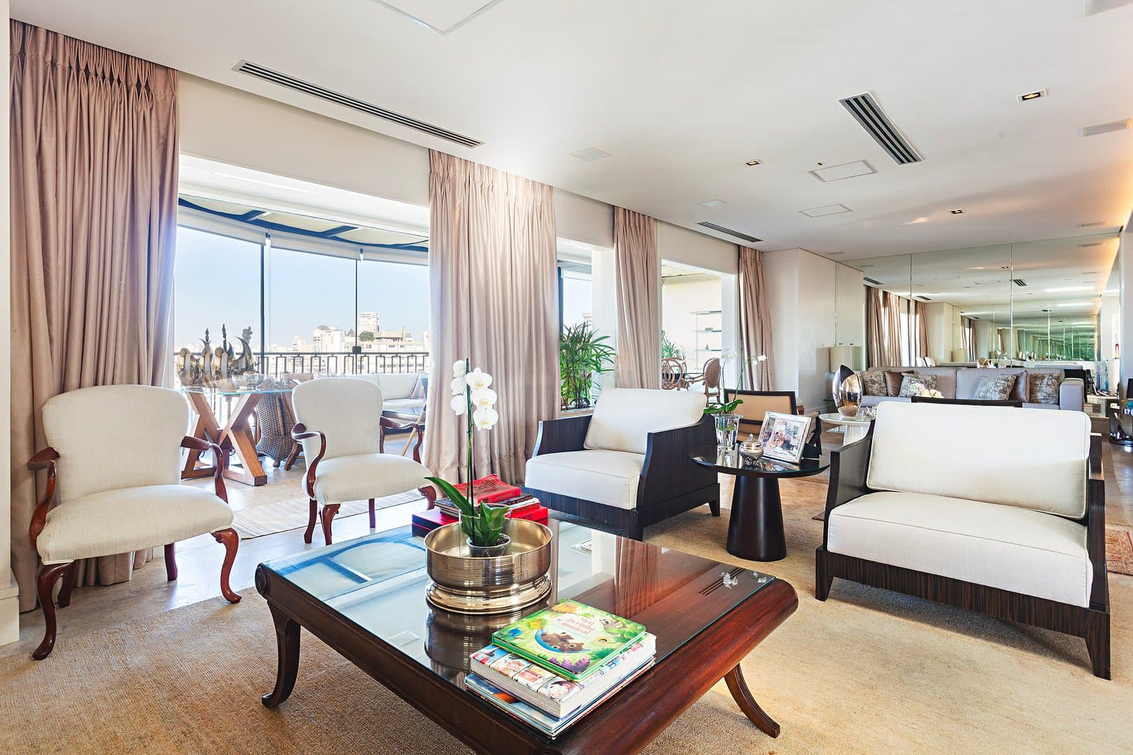 Cobertura triplex com piscina privativa e vista para o skyline