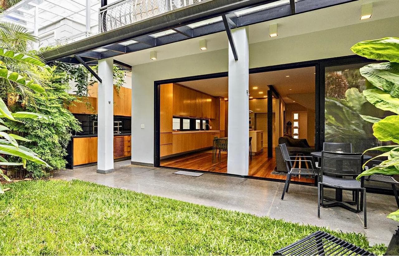 Casa em condomínio fechado que oferece conforto, segurança e sofisticação