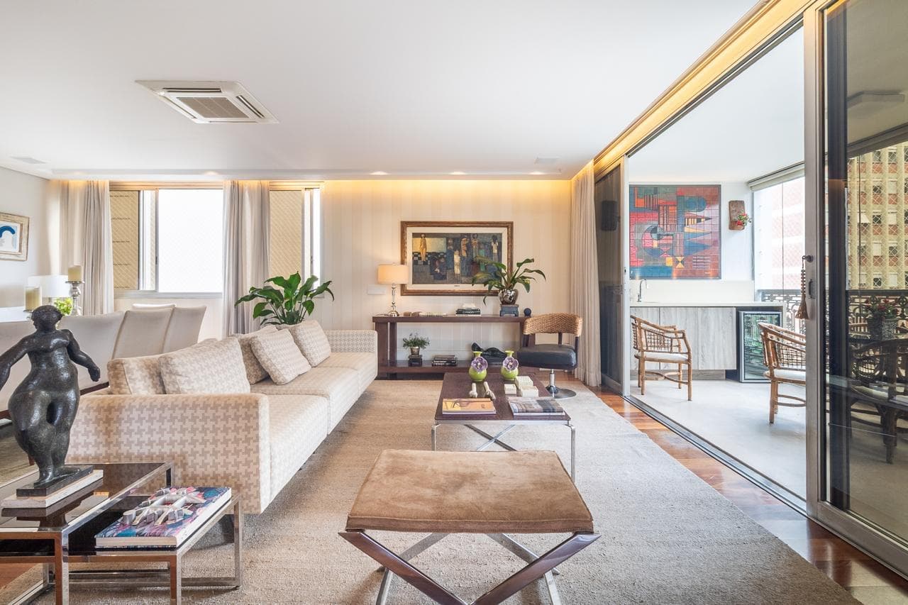 Apartamento com varanda envidraçada e ambientes integrados