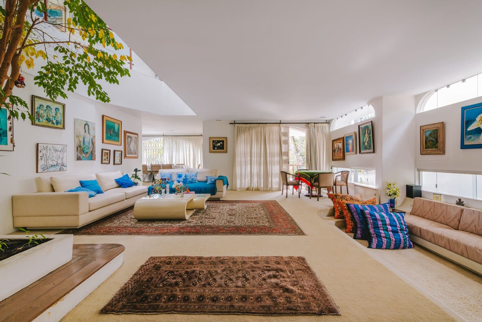 Jardim interno e área gourmet com piscina, a passos do Parque Alfredo Volpi