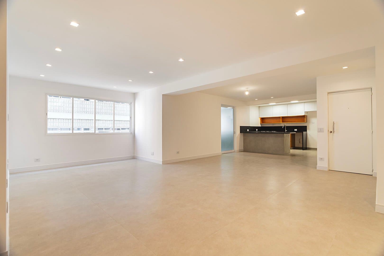 Reforma contemporânea com integração entre living e cozinha