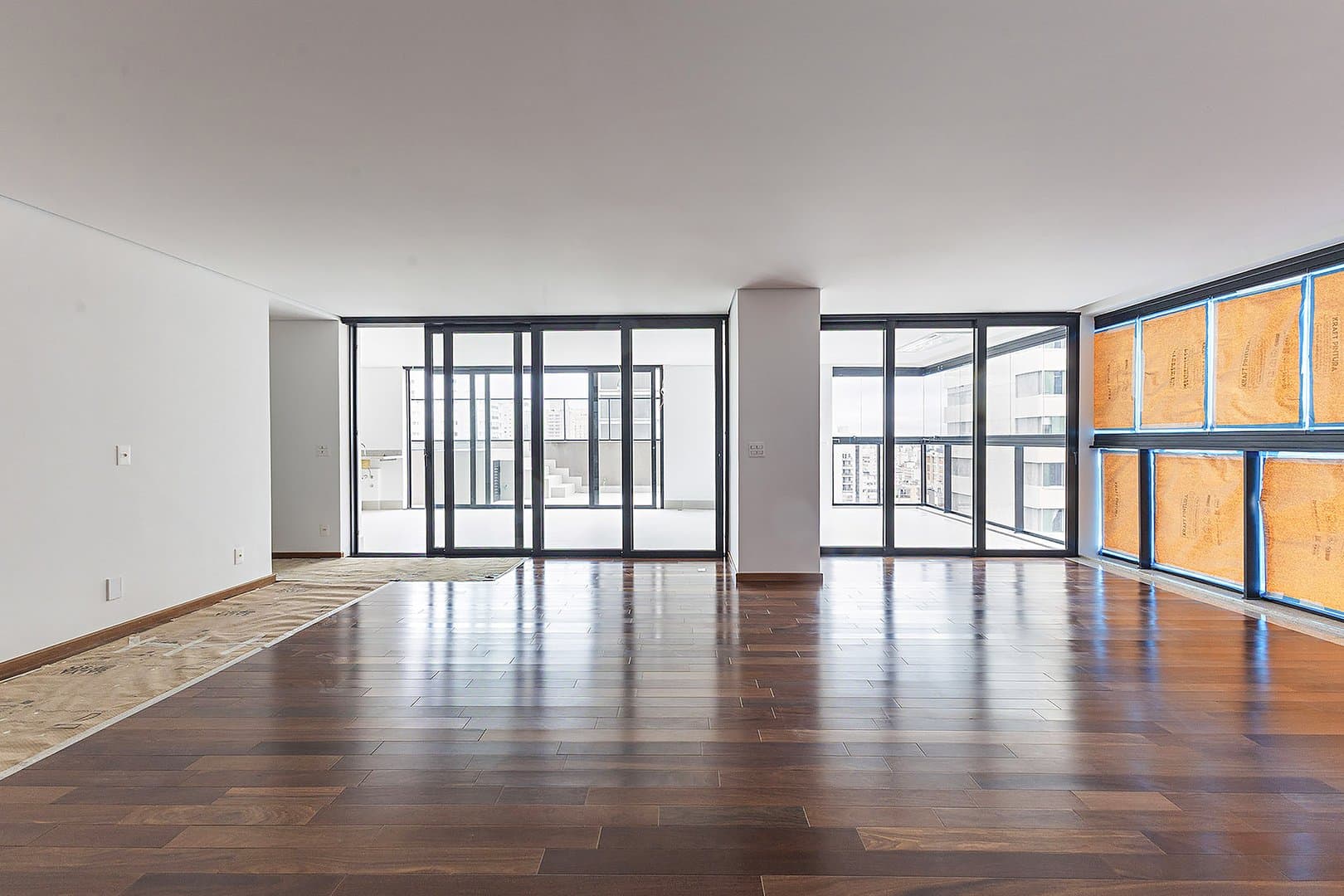 Penthouse em andar alto com piscina privativa e vista panorâmica